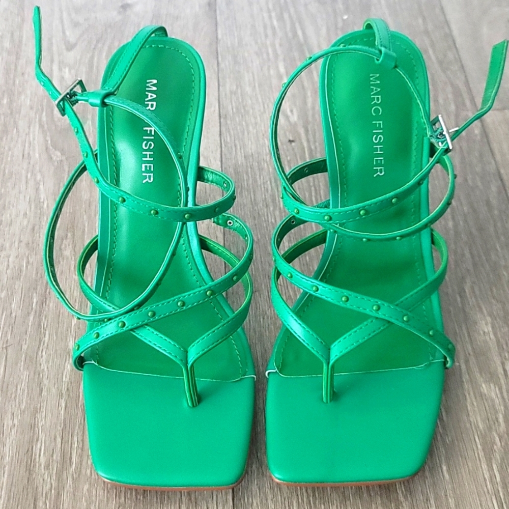 These are green heels in a size 7